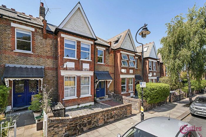 2 Bedroom Flat For Sale In Uplands Road, N8