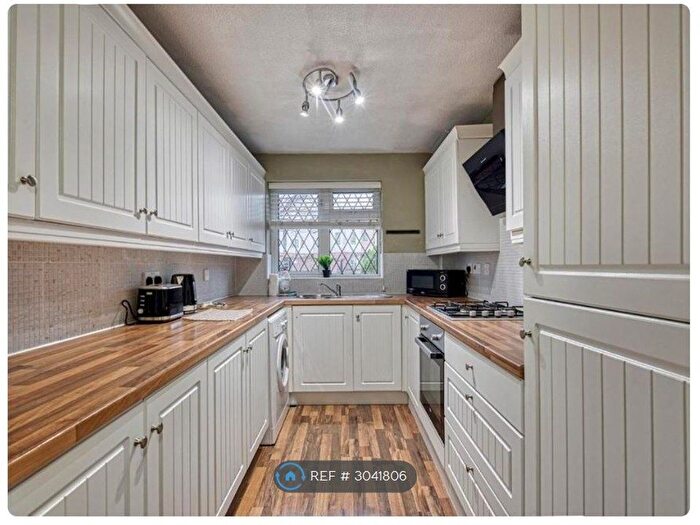2 Bedroom Semi-Detached House To Rent In Hartwell Close, Manchester, M11