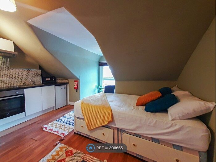 Studio To Rent In Bedford Hill, London, SW12