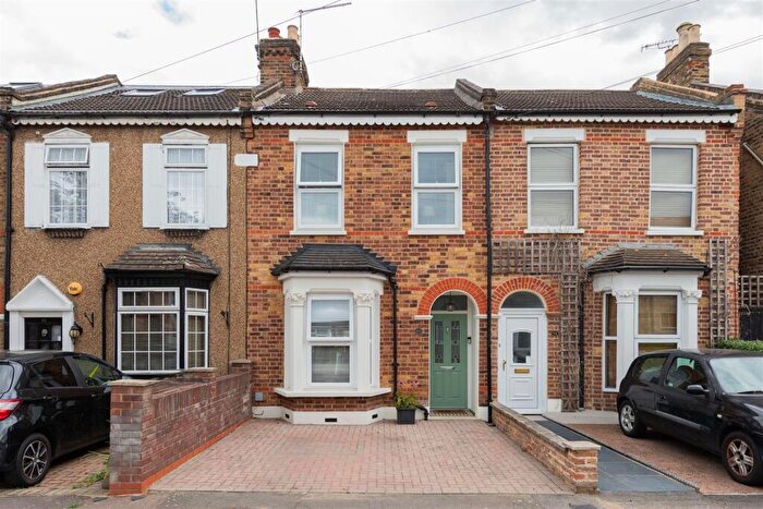 2 Bedroom House For Sale In Carnarvon Road, South Woodford, E18