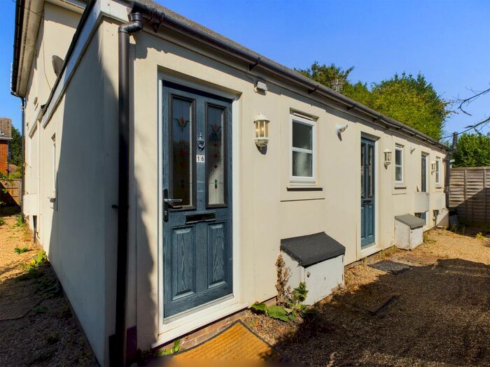 2 Bedroom End Of Terrace House To Rent In Chertsey, Surrey, KT16