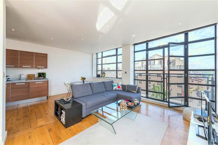 2 Bedroom Apartment To Rent In Lavender Hill, London, SW11