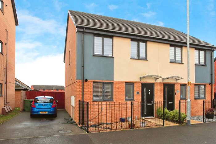 3 Bedroom Semi Detached House For Sale In Manor Drive, Peterborough, PE4