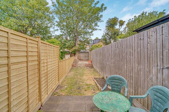 1 Bedroom Maisonette To Rent In Isis Street, London, SW18