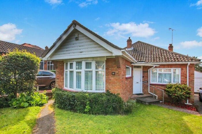 2 Bedroom Detached Bungalow To Rent In Gerrard Crescent, Brentwood, Essex, CM14