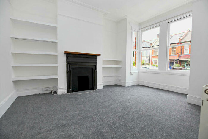 2 Bedroom Flat To Rent In Twickenham Road, Leytonstone, E11