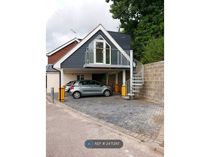 1 Bedroom Flat To Rent In St Georges Close, High Wycombe, HP13