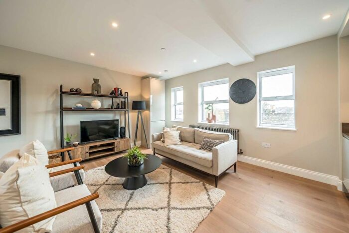 2 Bedroom Flat For Sale In Tulse Hill, London, SW2