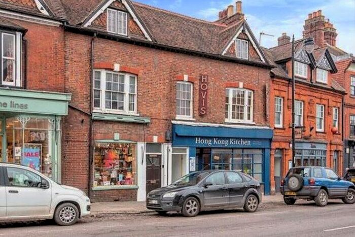 2 Bedroom Flat To Rent In North Street, Midhurst, GU29