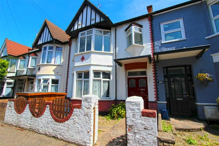 2 Bedroom Flat To Rent In Brightwell Avenue, Westcliff-On-Sea, SS0