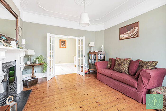 2 Bedroom Flat For Sale In Conway Road, London, N14