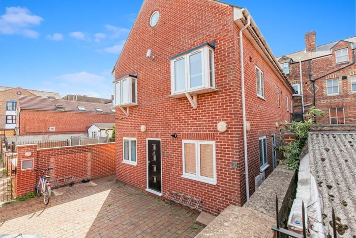 4 Bedroom House To Rent In Cowley Road, Oxford, OX4