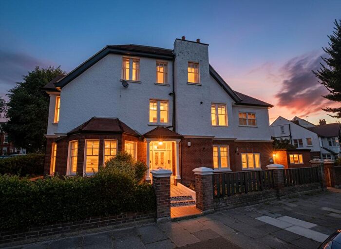 2 Bedroom Flat To Rent In Wilbury Villas, Hove, BN3