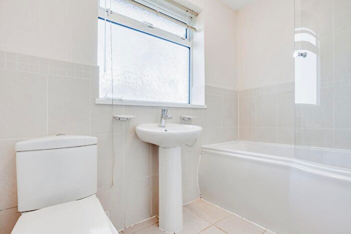 2 Bedroom Bungalow For Sale In Lulworth Avenue, Leeds, LS15