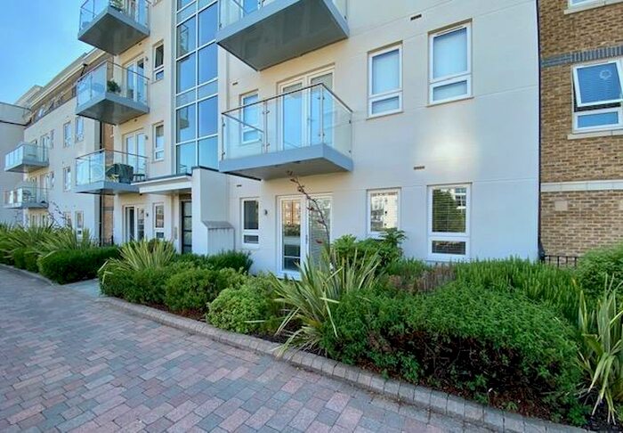 1 Bedroom Apartment To Rent In Heron Way, Maidenhead, SL6