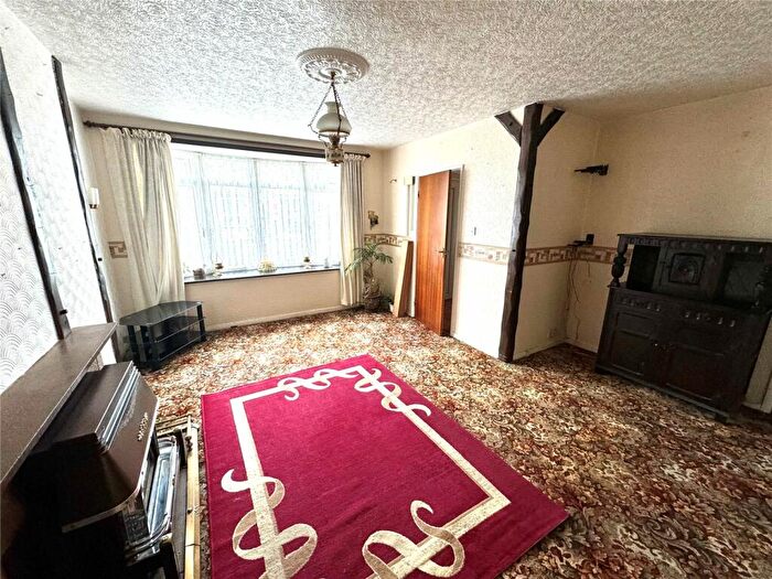 3 Bedroom Semi-Detached House For Sale In Yewdale Crescent, Coventry, West Midlands, CV2