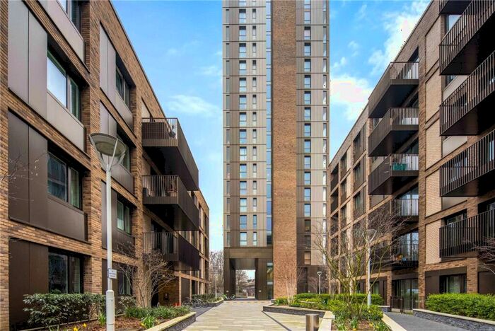 3 Bedroom Flat To Rent In Cobalt Tower, Moulding Lane, London, SE14