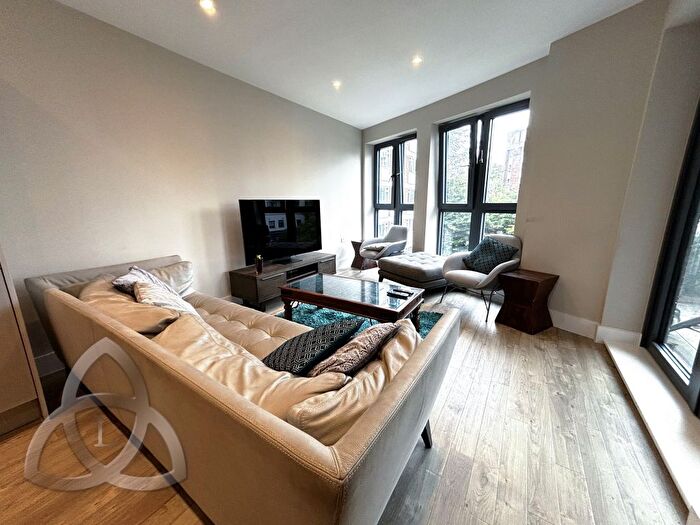 3 Bedroom Flat To Rent In Nether Street, London, N3