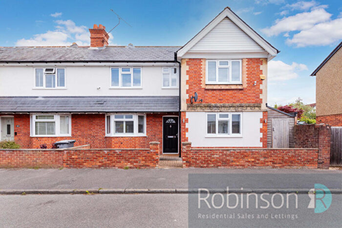 4 Bedroom Semi-Detached House For Sale In Raymond Road, Maidenhead, Berkshire, SL6