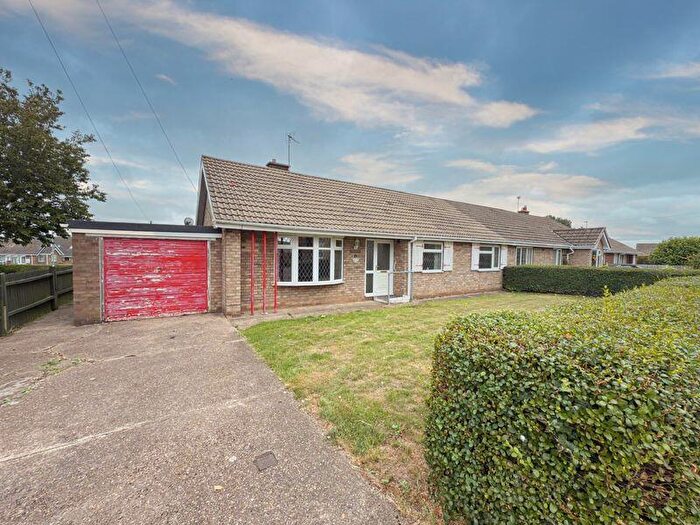 3 Bedroom Semi-Detached Bungalow For Sale In Sowers Lane, Scunthorpe, DN15