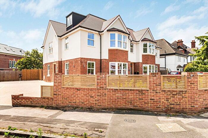 3 Bedroom Flat To Rent In Portsmouth Avenue, Thames Ditton, KT7