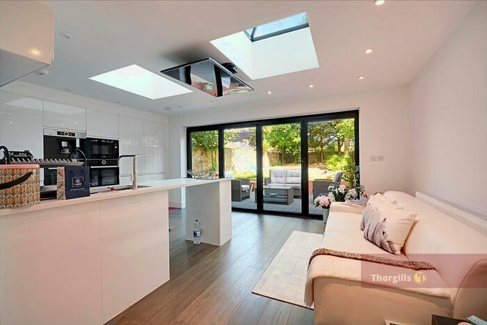 3 Bedroom Flat To Rent In Windsor Road, London, W5