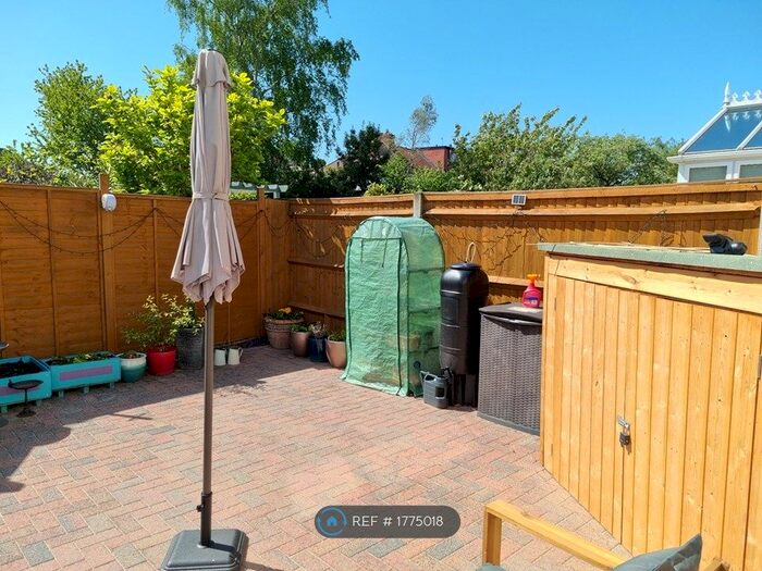 2 Bedroom Maisonette To Rent In Hilldale Road, West Sutton, SM1