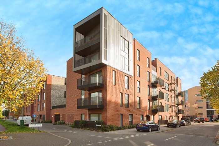 2 Bedroom Flat For Sale In Hering Road, Cambridge, Cambridgeshire, CB2