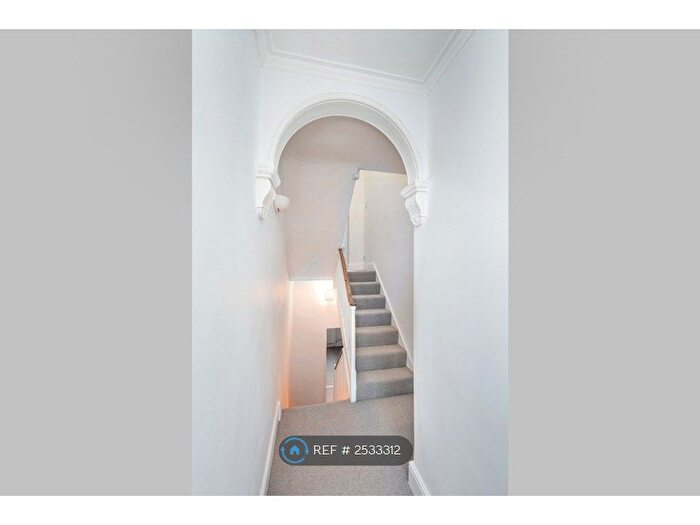 4 Bedroom Terraced House To Rent In Walcot Square, London, SE11