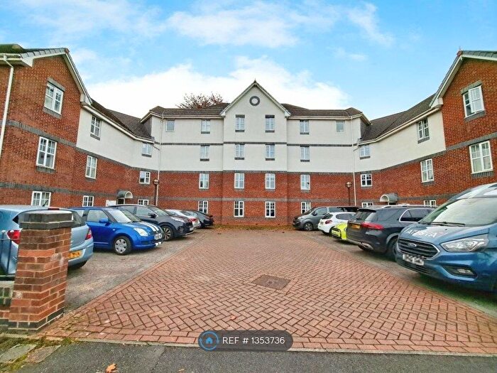 2 Bedroom Flat To Rent In Printers Close, Manchester, M19
