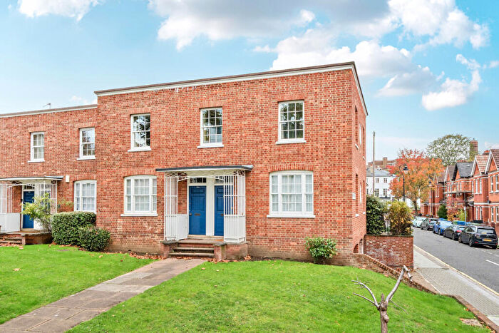 2 Bedroom Apartment For Sale In Grove Lane, London, SE5