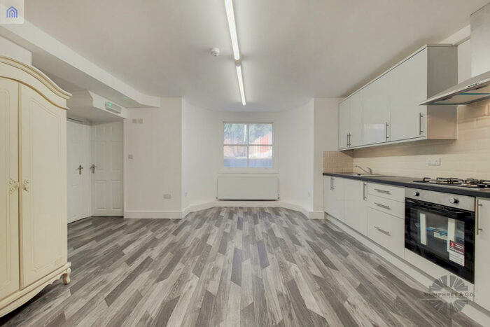 3 Bedroom Maisonette To Rent In Bow Road, London, E3