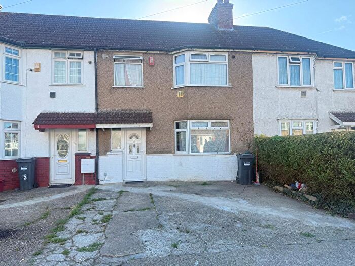 3 Bedroom Terraced House For Sale In Waye Ave, Cranford, TW5
