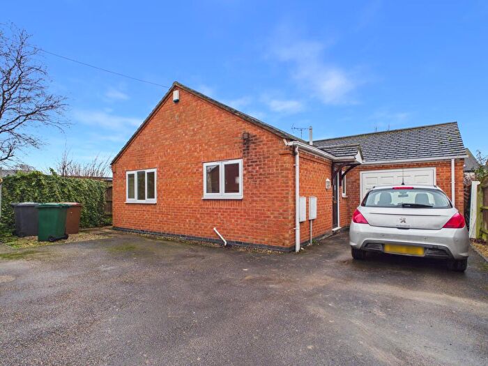 2 Bedroom Detached Bungalow To Rent In Willow Brook Close, Hilton, DE65