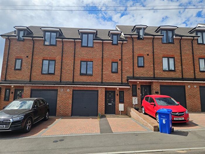 3 Bedroom Terraced House To Rent In Mount Pleasant Road, Aldershot, GU12