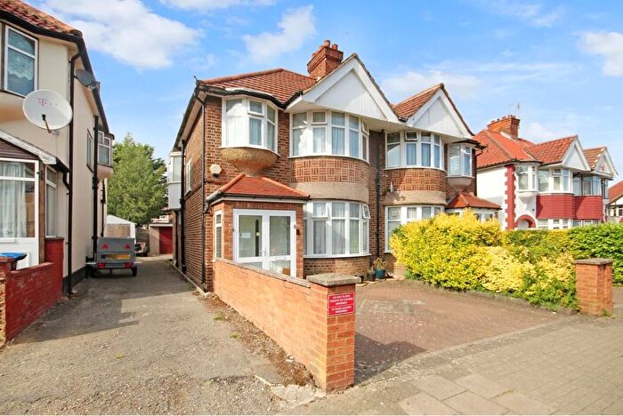 4 Bedroom Semi-Detached House For Sale In Chestnut Grove, Sudbury Town, HA0