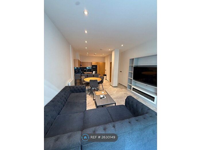 3 Bedroom Flat To Rent In Bromyard House, London, W3