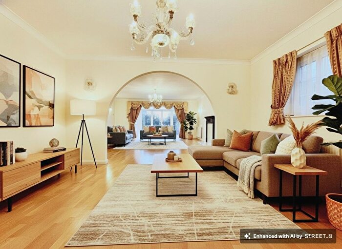 4 Bedroom Property To Rent In The Drive, Ickenham, UB10