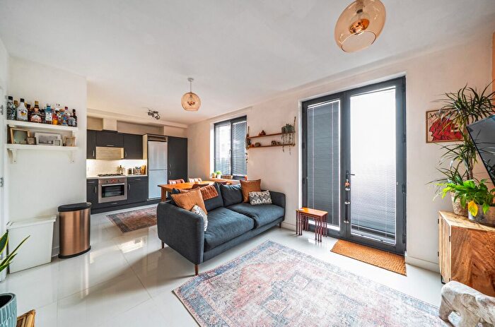 1 Bedroom Flat For Sale In Greensted Court, Godstone Road, Whyteleafe, CR3