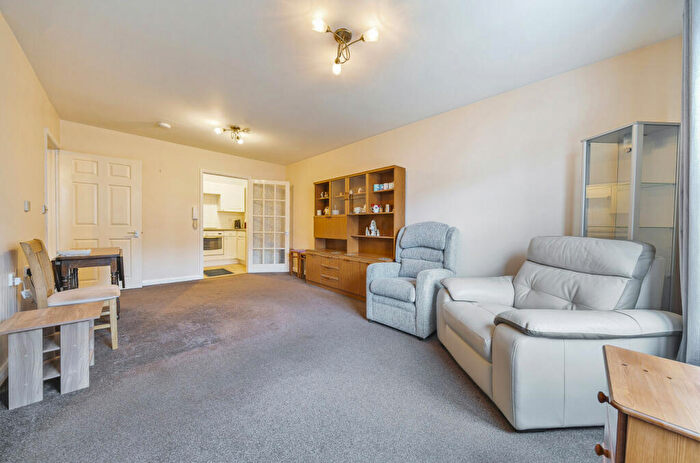 1 Bedroom Apartment For Sale In West Lane, Sittingbourne, Kent, ME10
