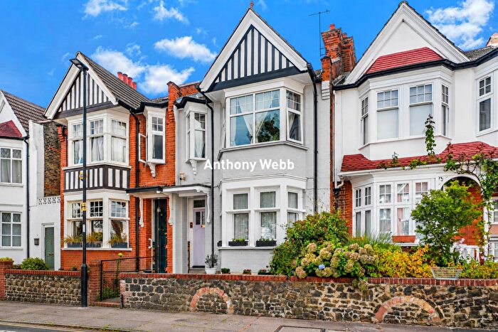 2 Bedroom Flat For Sale In Kingsley Road, Palmers Green, N13