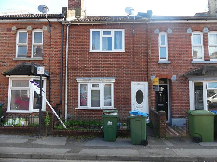 3 Bedroom Terraced House To Rent In Milton Road, The Polygon, SO15