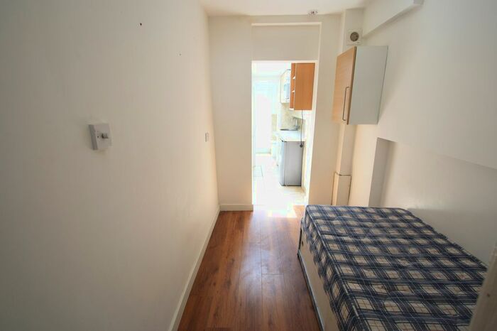 Studio To Rent In Lymington Close, Streatham/Norbury, SW16