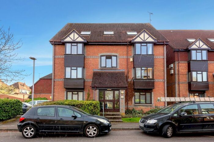 1 Bedroom Flat To Rent In Rowe Court, Grovelands Road, Reading, Berkshire, RG30