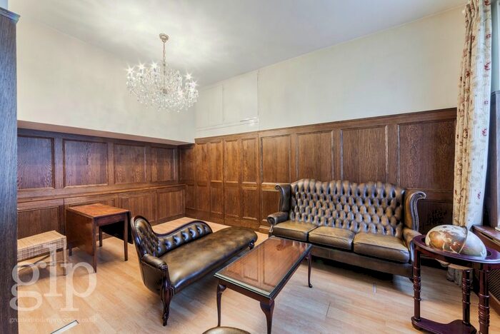 1 Bedroom Flat To Rent In Tavistock Place, London, Greater London, WC1H