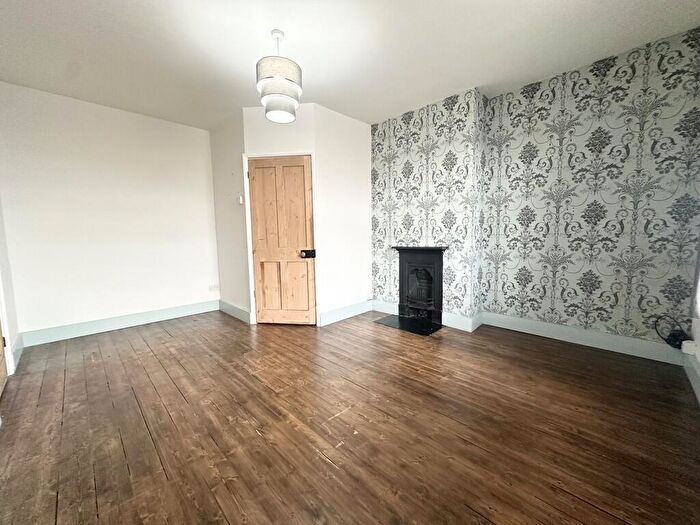 2 Bedroom End Of Terrace House To Rent In Tennyson Street, Farsley, LS28