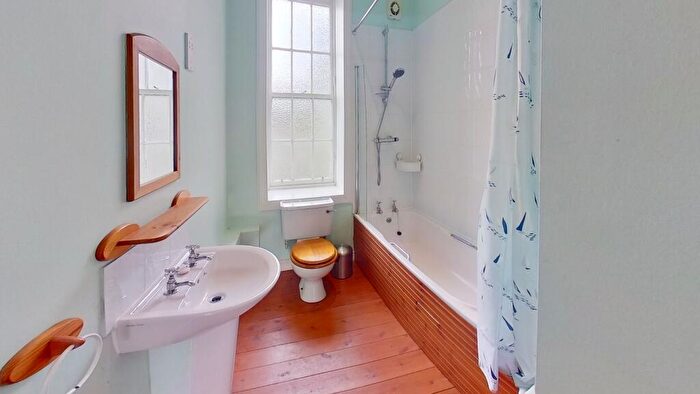 2 Bedroom Flat To Rent In Cheyne Street, Edinburgh, EH4