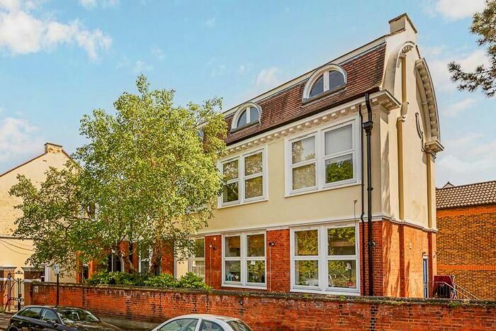 2 Bedroom Flat To Rent In York Avenue, Hanwell, London, W7