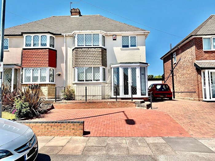 3 Bedroom Semi-Detached House To Rent In Frampton Way, Birmingham, B43