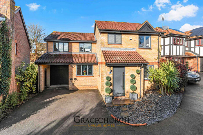 4 Bedroom Detached House For Sale In Sycamore Close, West Cheshunt, EN7